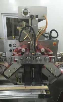 Máquina de capsulas moles de tipo rolante com capacidade de 100000C/h e refrigeração por chiller externo